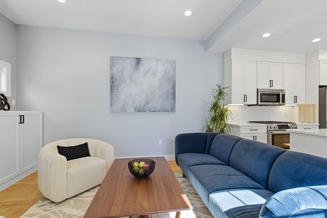 189 Linwood Ave 1, Newton, MA 02460