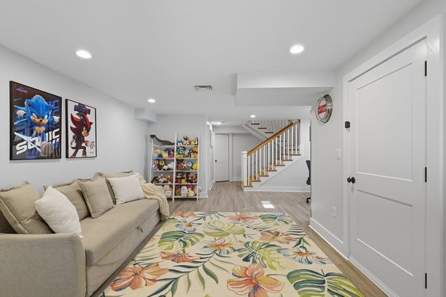 189 Linwood Ave 1, Newton, MA 02460