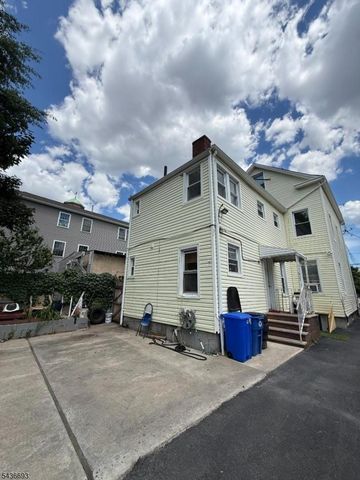 40 Smith St, Elizabeth City, NJ 07201