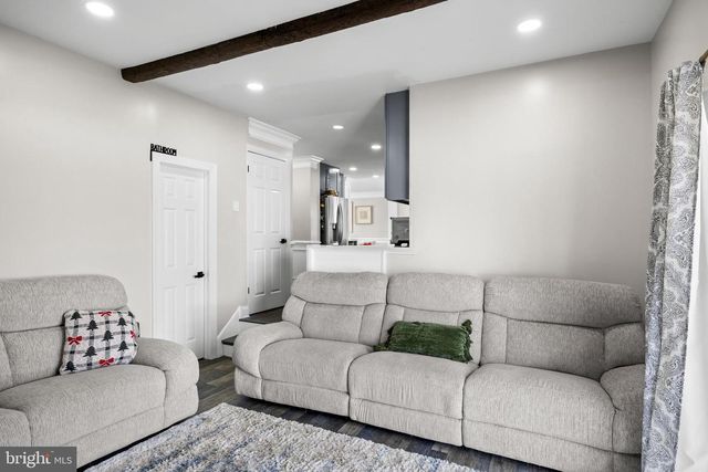 2105 CHESTNUT HILL DR, Cinnaminson, NJ 08077