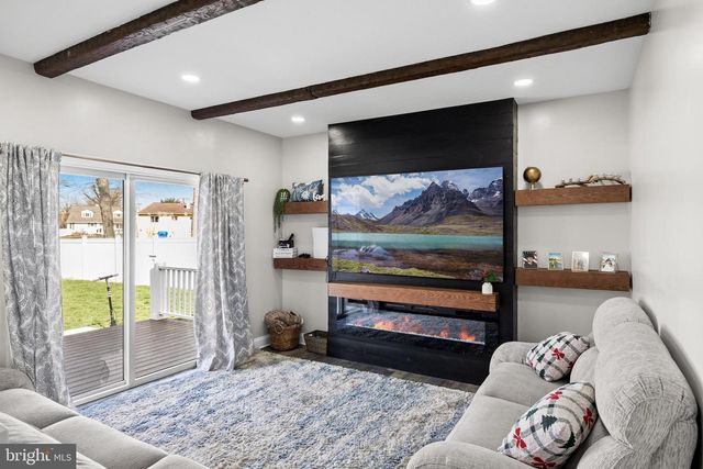 2105 CHESTNUT HILL DR, Cinnaminson, NJ 08077