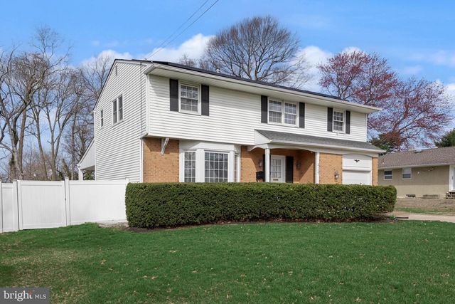 2105 CHESTNUT HILL DR, Cinnaminson, NJ 08077