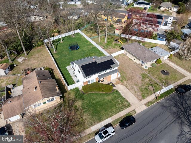 2105 CHESTNUT HILL DR, Cinnaminson, NJ 08077