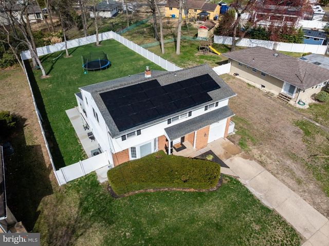 2105 CHESTNUT HILL DR, Cinnaminson, NJ 08077