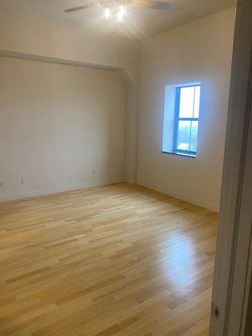 212 N Center Street 701, Bloomington, IL 61701