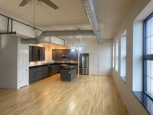 212 N Center Street 701, Bloomington, IL 61701