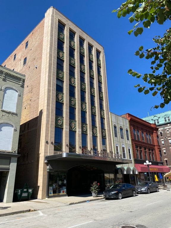 212 N Center Street 701, Bloomington, IL 61701