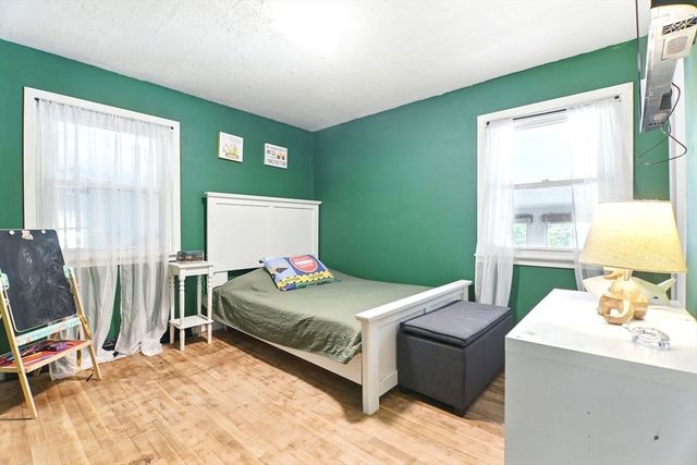 42 Jacob St, Chicopee, MA 01020
