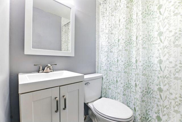 42 Jacob St, Chicopee, MA 01020