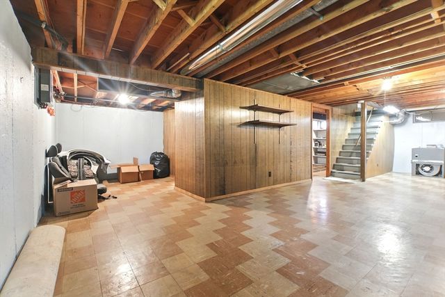42 Jacob St, Chicopee, MA 01020