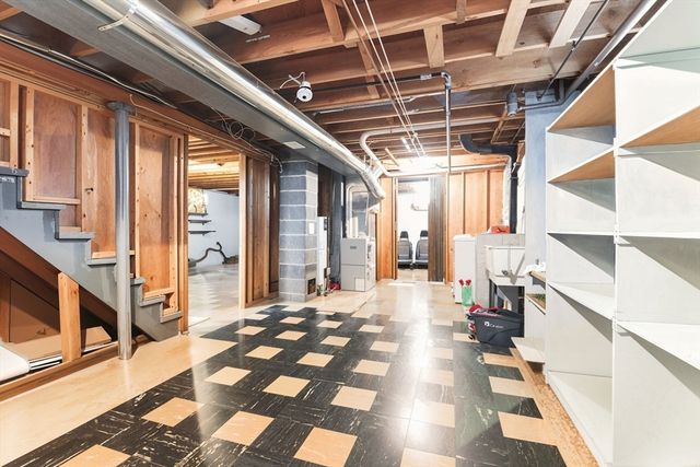 42 Jacob St, Chicopee, MA 01020