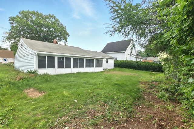 42 Jacob St, Chicopee, MA 01020