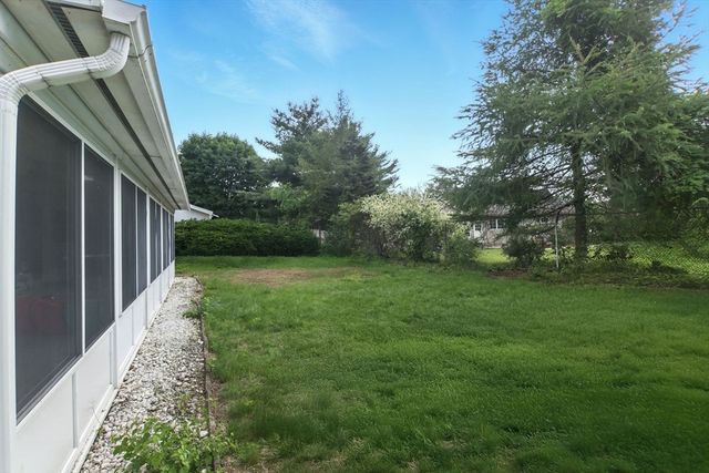 42 Jacob St, Chicopee, MA 01020