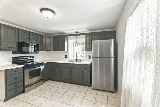 42 Jacob St, Chicopee, MA 01020