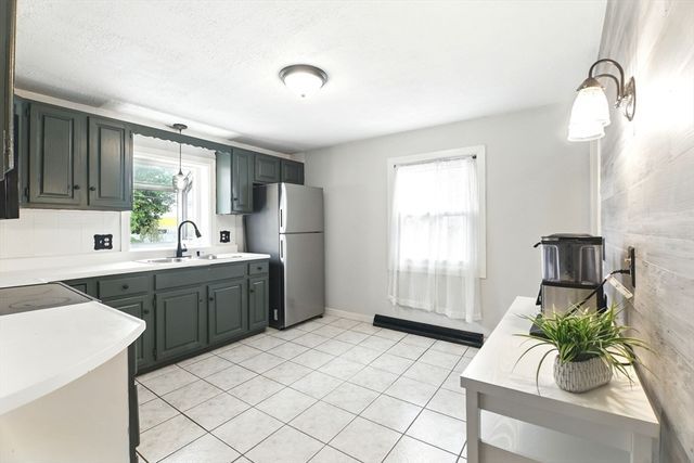 42 Jacob St, Chicopee, MA 01020