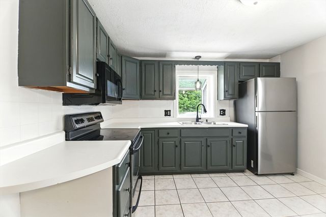 42 Jacob St, Chicopee, MA 01020
