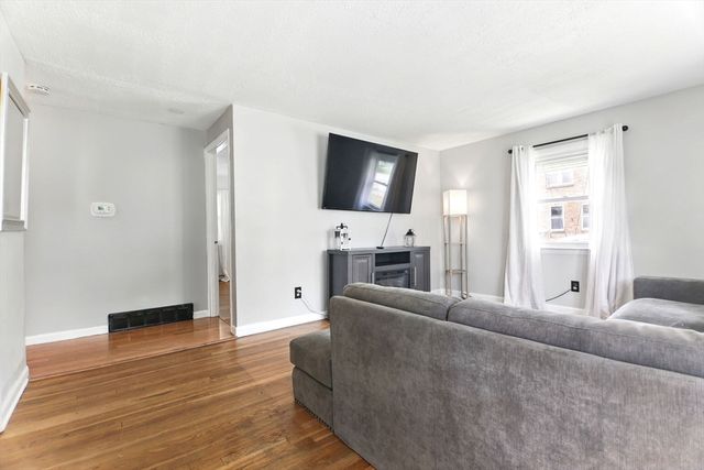 42 Jacob St, Chicopee, MA 01020