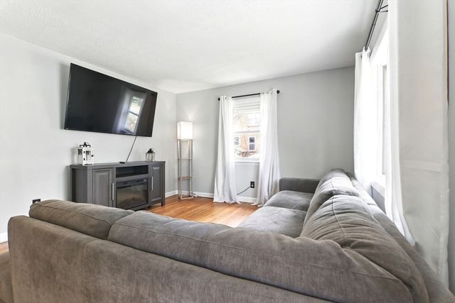 42 Jacob St, Chicopee, MA 01020