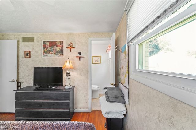 1005 Leslie Lane, Girard, OH 44420
