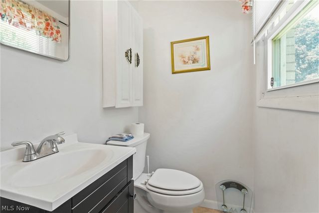 1005 Leslie Lane, Girard, OH 44420