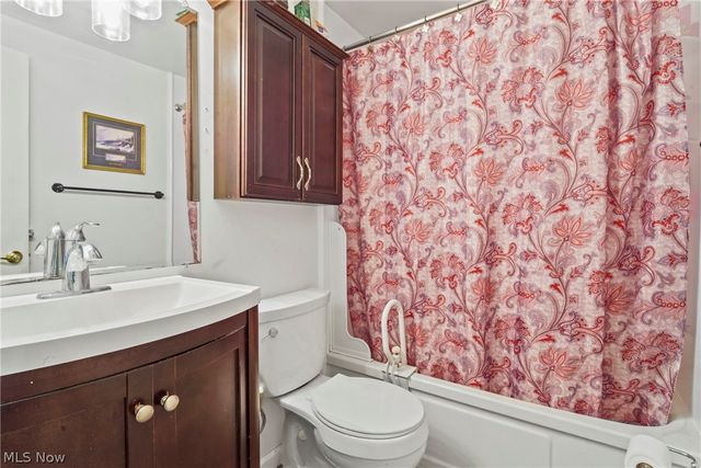 1005 Leslie Lane, Girard, OH 44420