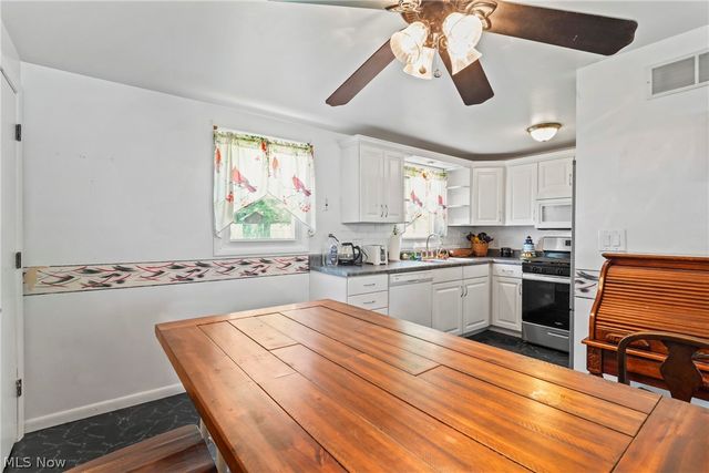 1005 Leslie Lane, Girard, OH 44420