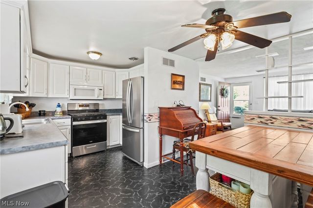 1005 Leslie Lane, Girard, OH 44420