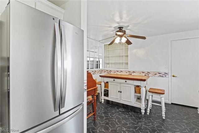 1005 Leslie Lane, Girard, OH 44420