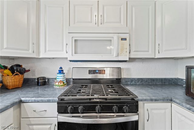 1005 Leslie Lane, Girard, OH 44420