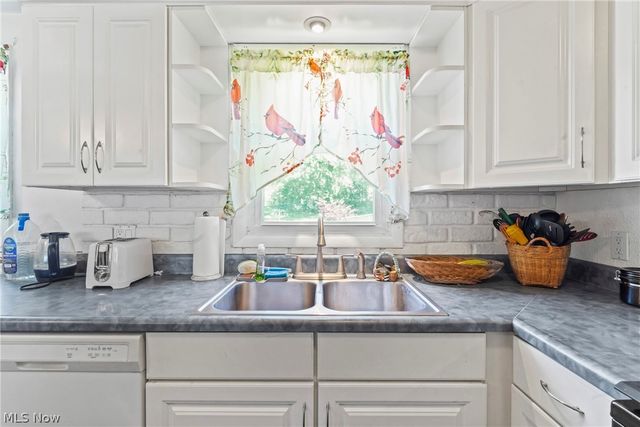 1005 Leslie Lane, Girard, OH 44420