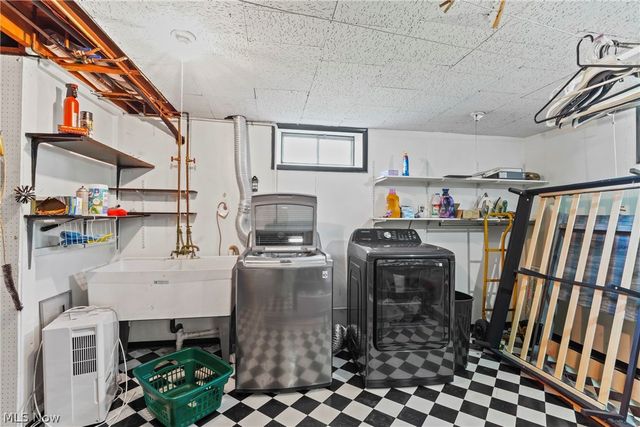1005 Leslie Lane, Girard, OH 44420