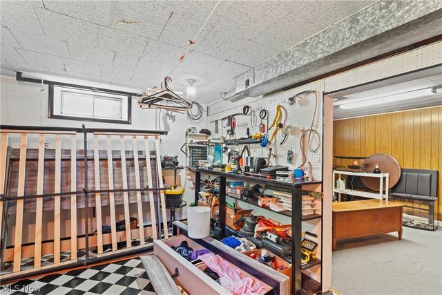 1005 Leslie Lane, Girard, OH 44420