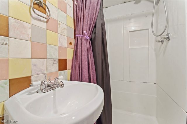 1005 Leslie Lane, Girard, OH 44420