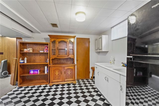 1005 Leslie Lane, Girard, OH 44420
