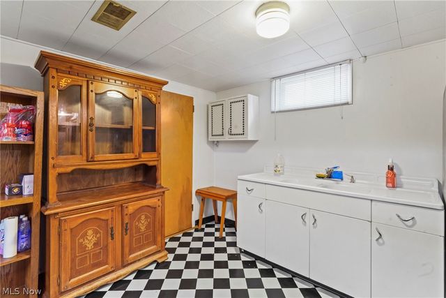 1005 Leslie Lane, Girard, OH 44420