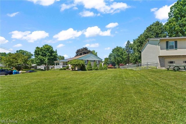 1005 Leslie Lane, Girard, OH 44420