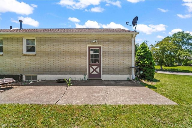 1005 Leslie Lane, Girard, OH 44420