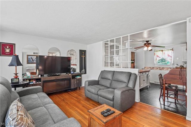 1005 Leslie Lane, Girard, OH 44420