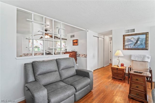 1005 Leslie Lane, Girard, OH 44420