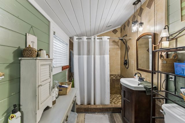 101 Webb Rd, E, Bell Buckle, TN 37020