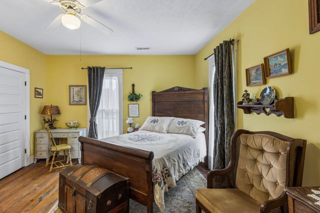 101 Webb Rd, E, Bell Buckle, TN 37020