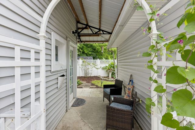 101 Webb Rd, E, Bell Buckle, TN 37020