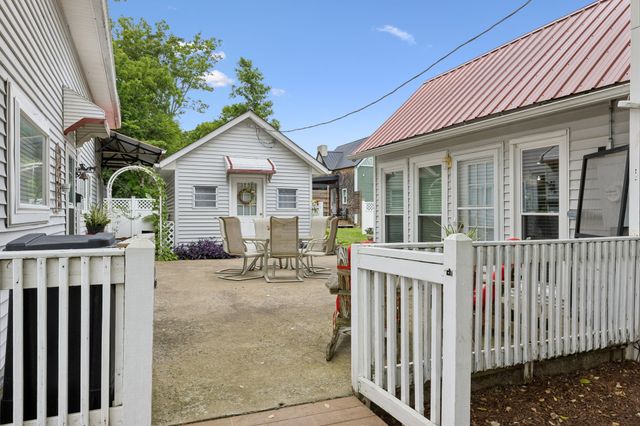 101 Webb Rd, E, Bell Buckle, TN 37020