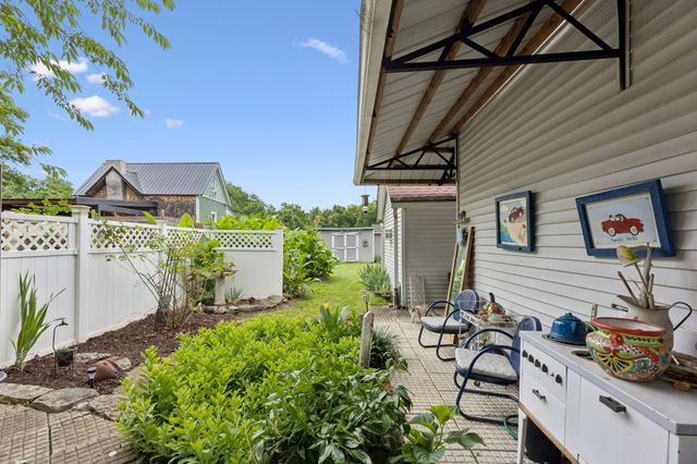 101 Webb Rd, E, Bell Buckle, TN 37020