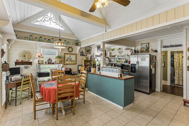 101 Webb Rd, E, Bell Buckle, TN 37020