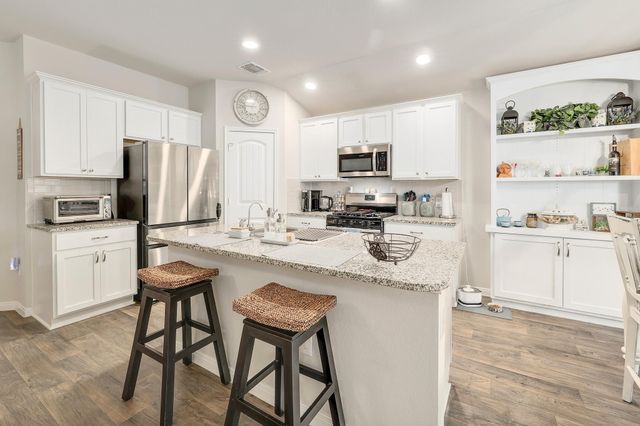 606 Marimoor DR, Hutto, TX 78634