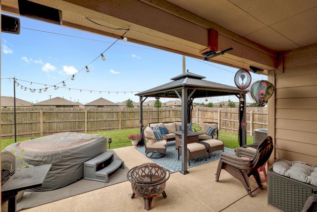 606 Marimoor DR, Hutto, TX 78634