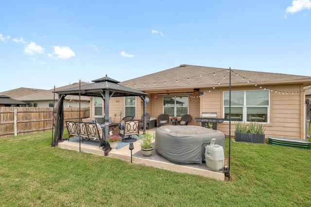 606 Marimoor DR, Hutto, TX 78634