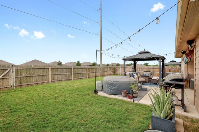 606 Marimoor DR, Hutto, TX 78634