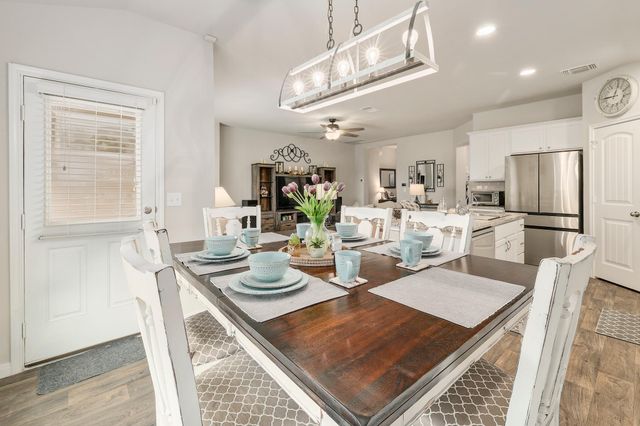 606 Marimoor DR, Hutto, TX 78634